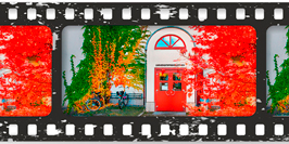 Eingang zur Bibliothek Alte Münze, Foto: Barbara Mönkediek / Universitätsbibliothek mit Grafik "Black scratched horizontal grunge film strip" von flas100/ Adobe Stock #26870257
